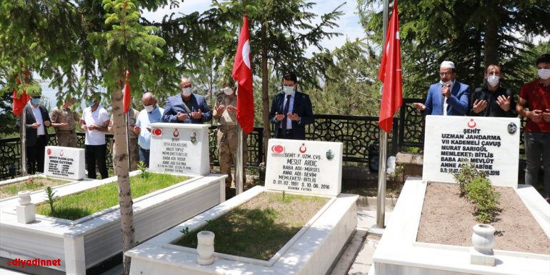 Ahlatlı şehit Murat Sarıgül kabri başında anıldı1