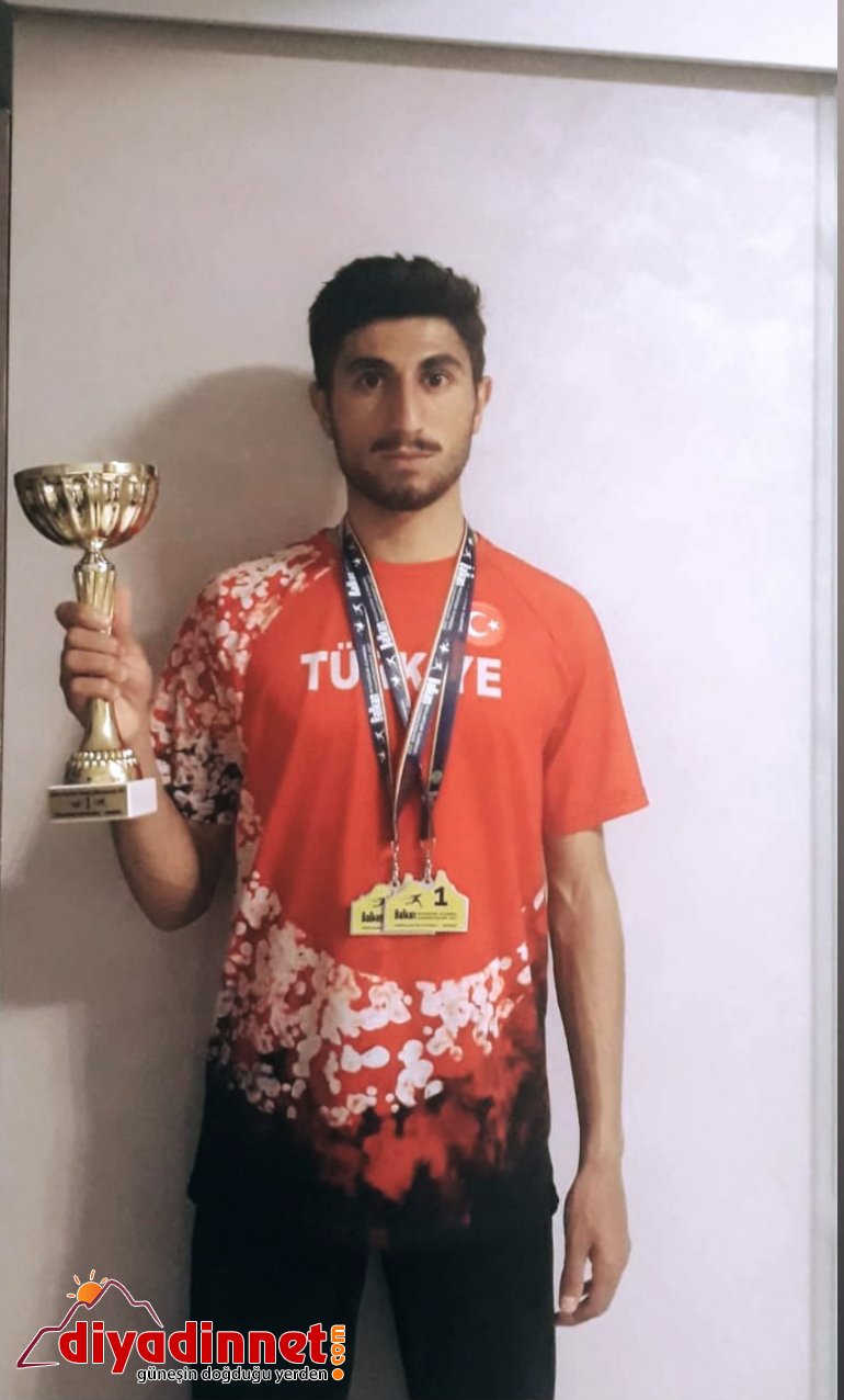 AİÇÜ Rektörü Prof Dr Karabulut Balkan Şampiyonu Sporcuyu Kutladı3