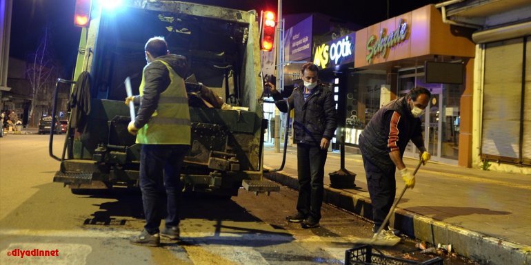 Ardahan'da "tam kapanma"yı fırsat bilen belediye ekipleri temizlik mesaisinde
