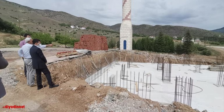 Baskil Kaymakamı Yılmaz, cami inşaatında inceleme bulundu