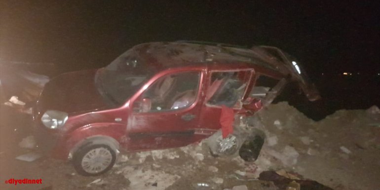 Bingöl'de hafif ticari araç ile otomobil çarpıştı: 1 yaralı