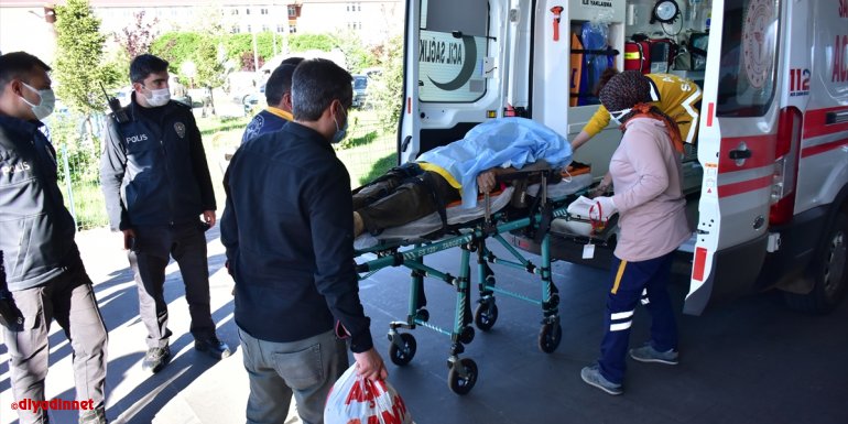 Bingöl'de köy minibüsü şarampole devrildi: 15 yaralı