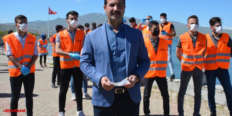 Tatvan Belediyesi Van Gölü sahilinde temizlik çalışması yaptı