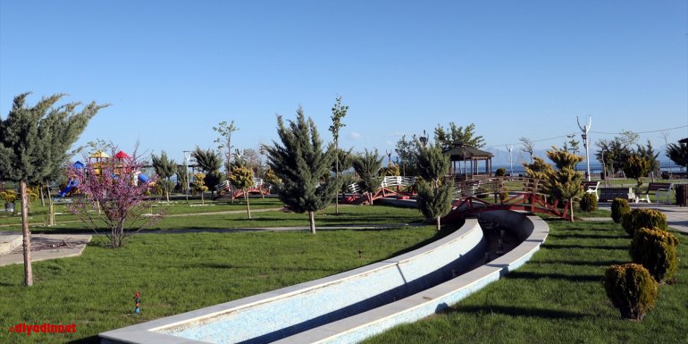 BİTLİS - Van Gölü sahilinde yenilenen park vatandaşların hizmetine sunuldu1