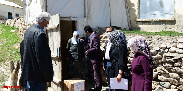 Çatak Belediyesi 1500 yardım kolisi dağıttı