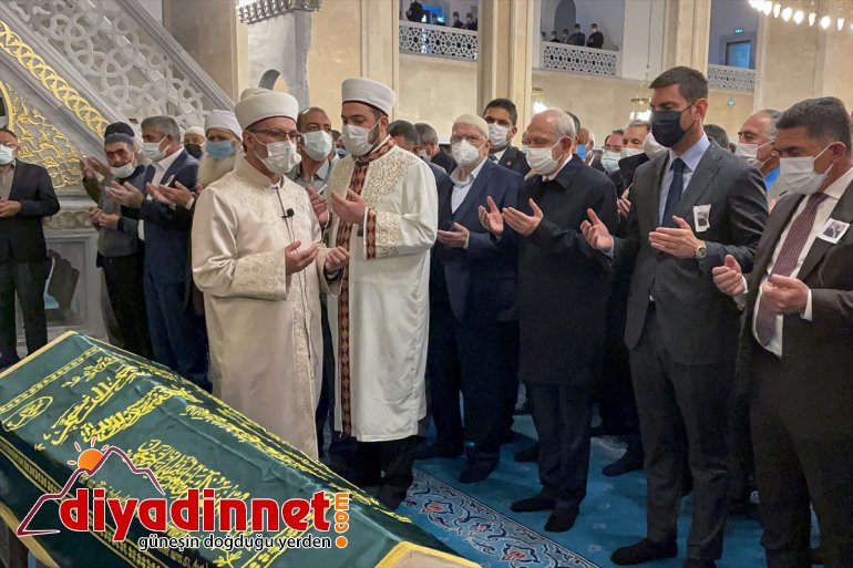 CHP Genel Başkanı Kılıçdaroğlu, eski Devlet Bakanı Erhan'ın Ağrı'daki cenaze törenine katıldı
