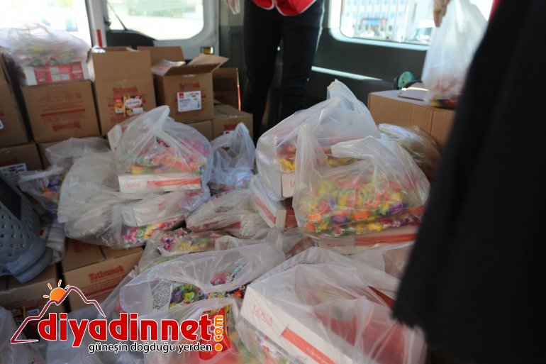 Çocukların bayram şekeri Kızılay dan5
