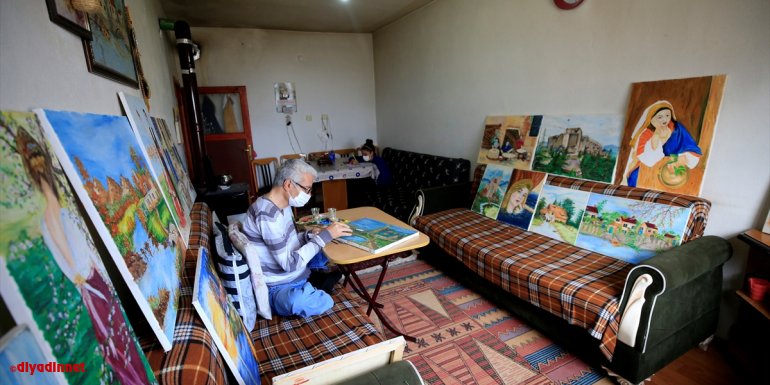 Suriyeli engelli hat ustası ve ressam azmiyle örnek oluyor