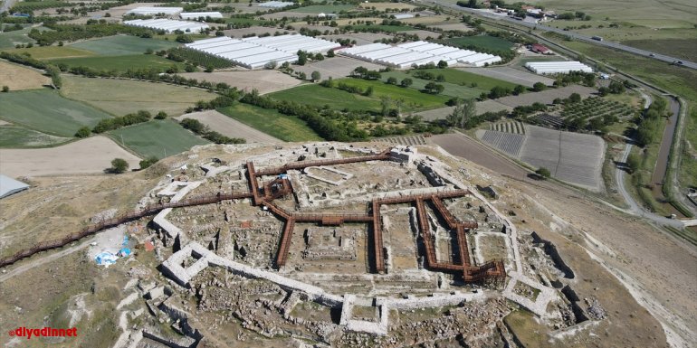 Arkeoparka dönüştürülen 2900 yıllık Urartu şehri turistleri ağırlamak için gün sayıyor