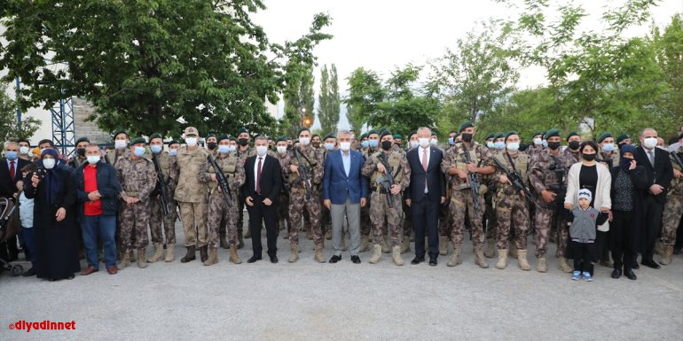 Polis özel harekat timleri dualarla Erzincan'dan Fırat Kalkanı bölgesine uğurlandı