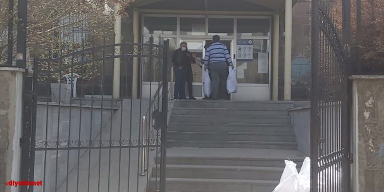 Erzurum'da ihtiyaç sahibi 322 öğrencinin ailesine ramazan yardımı yapıldı