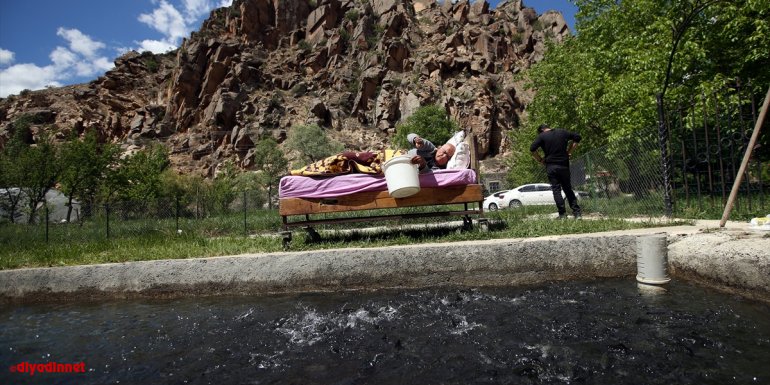 Kaza geçirerek yatalak hale gelen eski güreşçi, ailesinin işlettiği alabalık çiftliğiyle yaşama tutunuyor