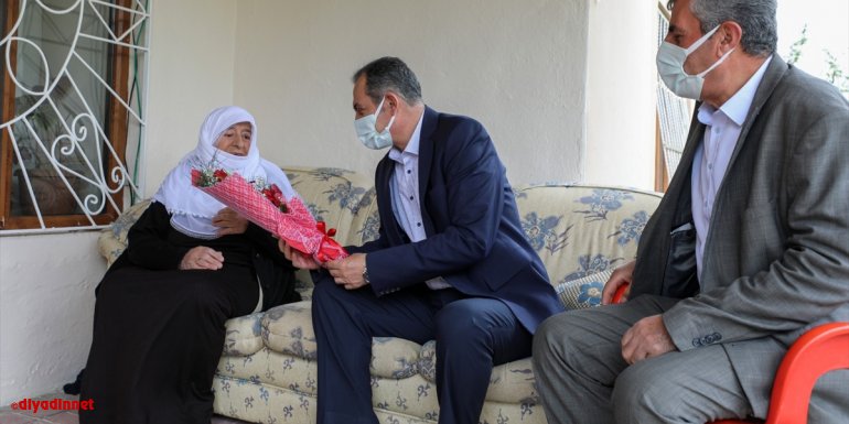 Gürpınar Belediye Başkanı Tanış anneleri unutmadı