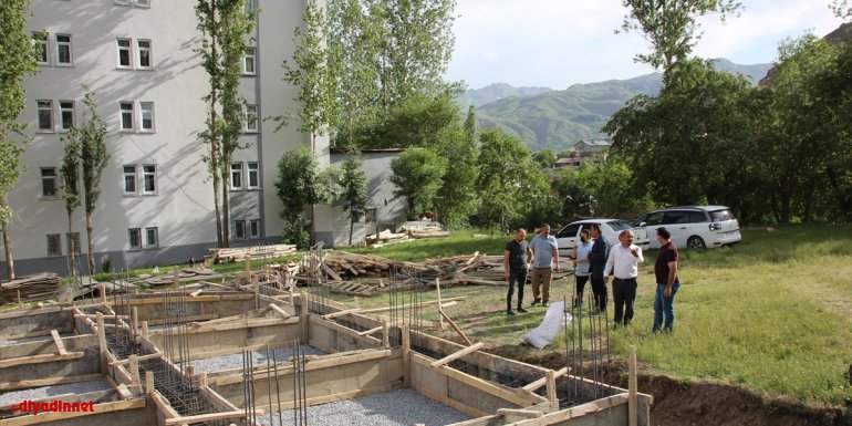 Hakkari'de engelli kardeşler için ev yapımına başlandı