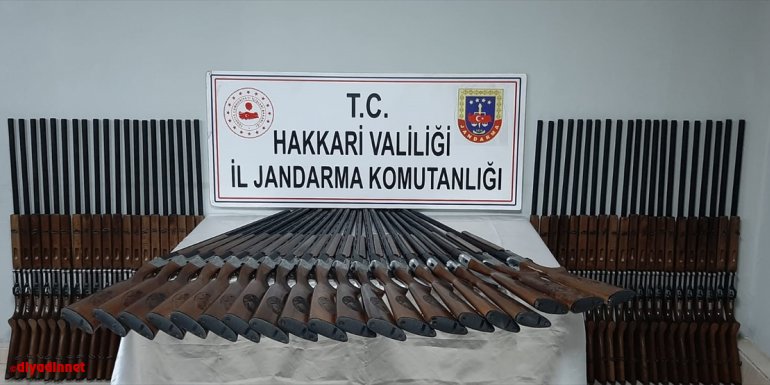 Hakkari'de gümrük kaçağı 100 av tüfeği ele geçirildi