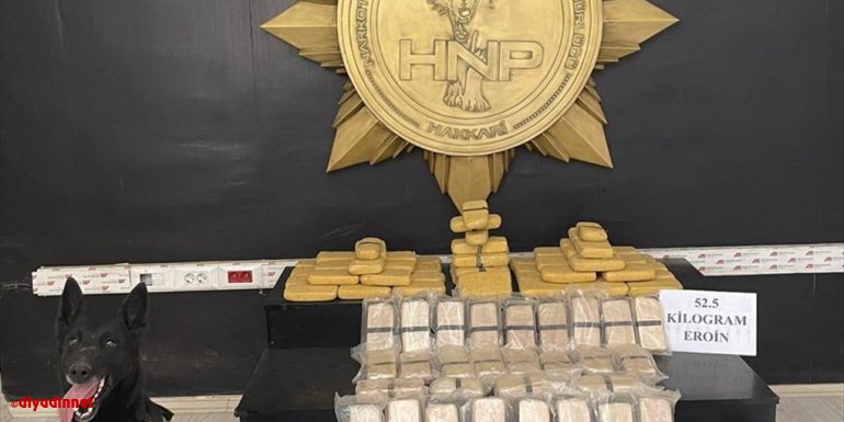 Hakkari'de polisin takibiyle yakalanan araçta 52,5 kilogram eroin ele geçirildi