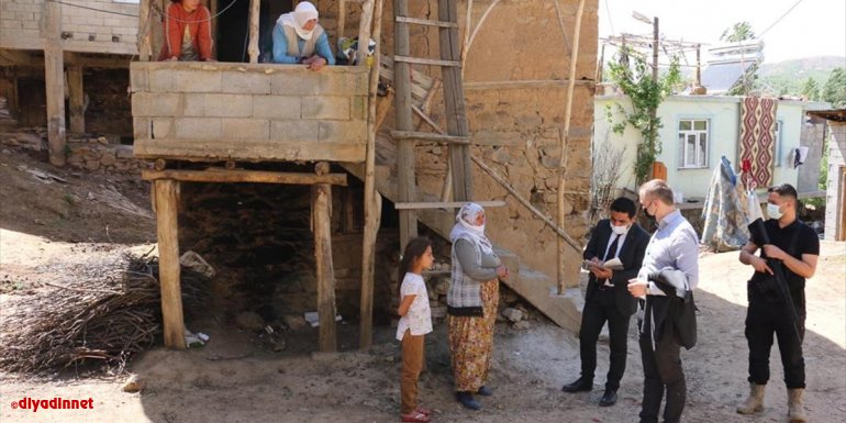 Hizan Kaymakamı Yelek ev ziyaretlerini sürdürüyor
