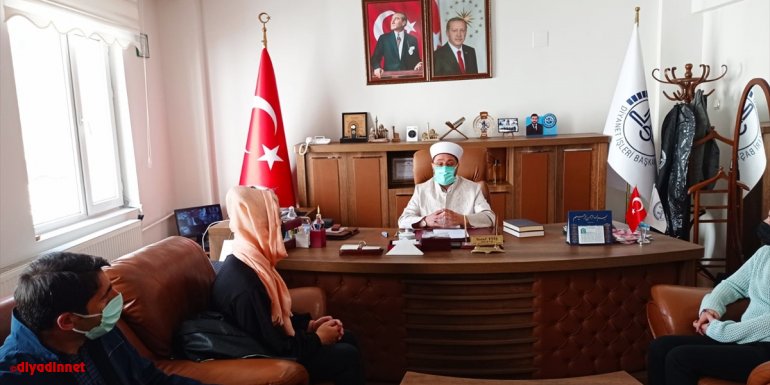 Kars'a gezmeye gelen Kırgız kadın Müslüman oldu