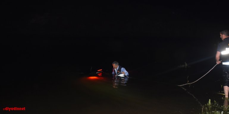 Kars'ta baraj sularına gömülen otomobildeki 3 kişi kurtarıldı