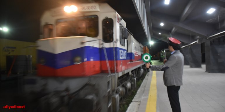 Çin'e gidecek 2 ihracat treni Kars'a ulaştı