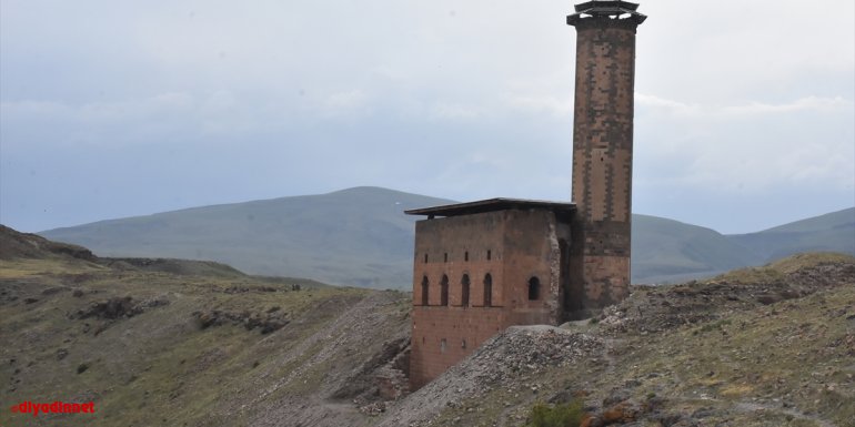 Kars'taki Ebul Menuçehr Camisi'nde yıllar sonra ezan sesi yeniden yükselecek