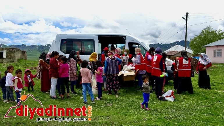 Kızılay Kadın Kolları Ramazan Bayramı öncesi çocukların yüzünü güldürdü2