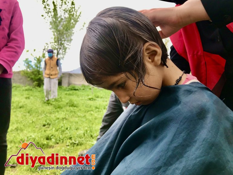 Kızılay Kadın Kolları Ramazan Bayramı öncesi çocukların yüzünü güldürdü5