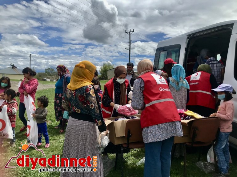 Kızılay Kadın Kolları Ramazan Bayramı öncesi çocukların yüzünü güldürdü6