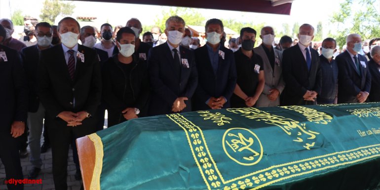 Kovid-19'dan yaşamını yitiren Mollaköy Belediye Başkanı Şengül'ün cenazesi toprağa verildi