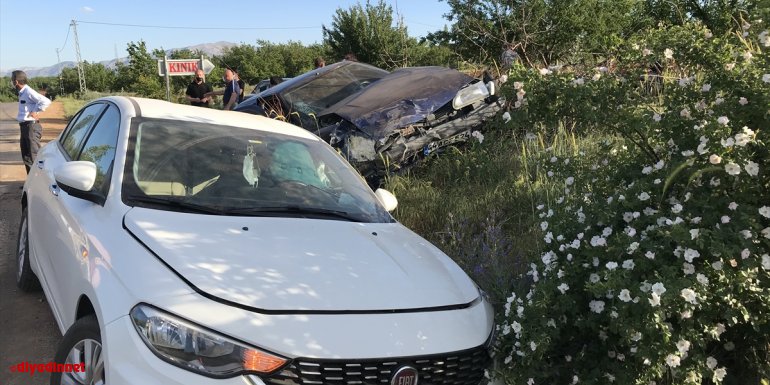 Malatya'da iki otomobil çarpıştı: 4 yaralı