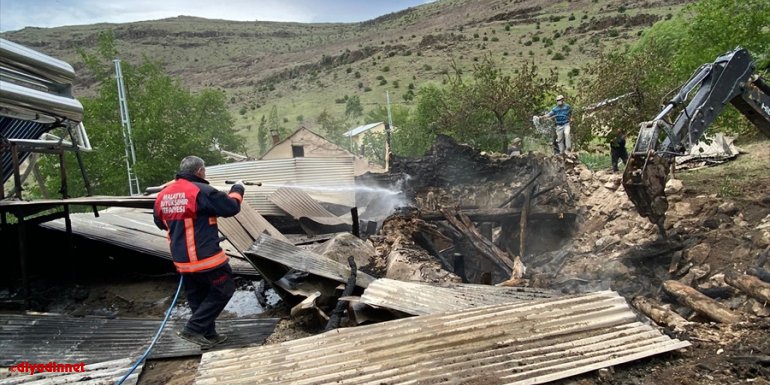 Malatya'daki ev yangını hasara neden oldu