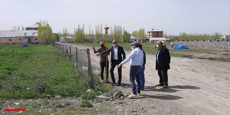 Malazgirt Belediyesinin yol çalışmaları sürüyor