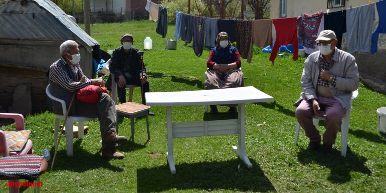 Muş'tan göç eden vatandaşlar kısıtlama günlerini döndükleri köylerinde geçiriyor