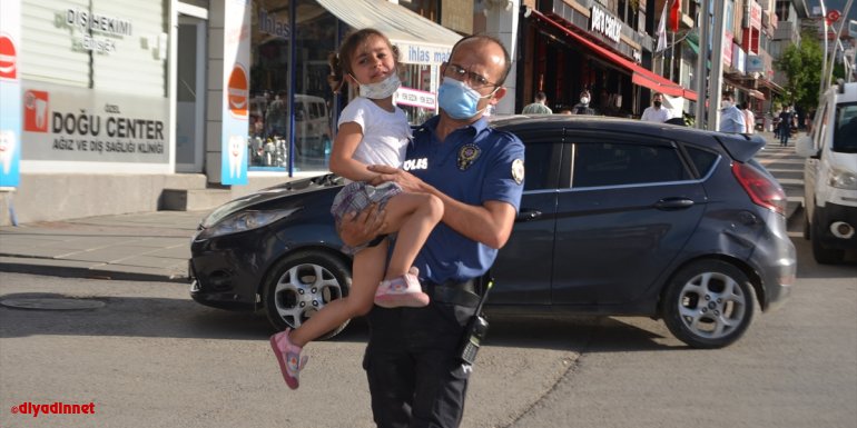 MUŞ - Kaybolan çocuk polis ekiplerince ailesine teslim edildi1