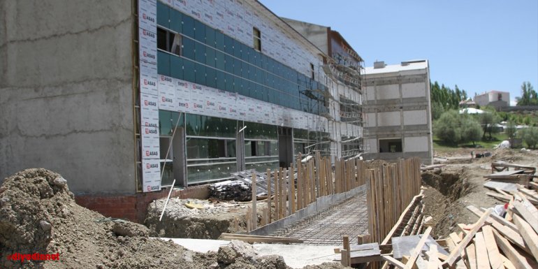 Malazgirt'teki hastane inşaatında çalışmalar devam ediyor