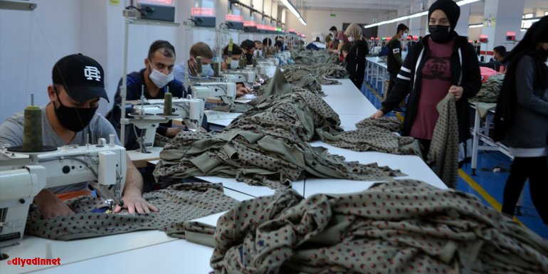 Muş'ta devlet desteğiyle açılan tekstil atölyesi yöredeki gençlerin iş kapısı oldu