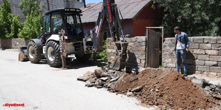 Muş'ta içme ve yağmur suyu hatlarının değişimi için başlatılan çalışmalar sürüyor