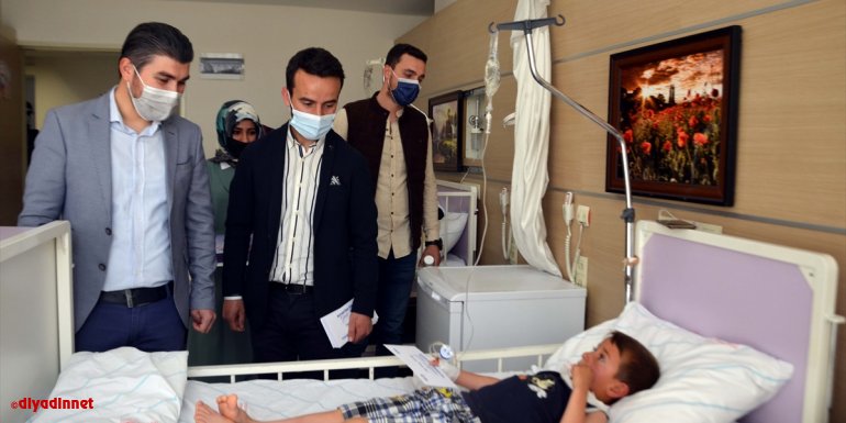 TÜGVA çocukları bayramda sevindirdi