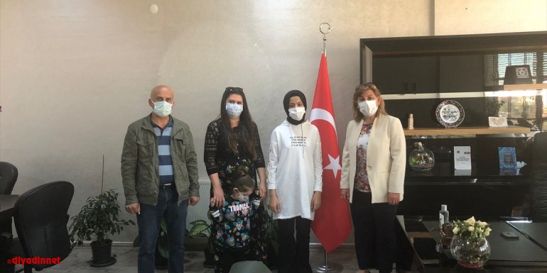 "Oxford" yarışmasında birinci olan öğrenci ödüllendirildi