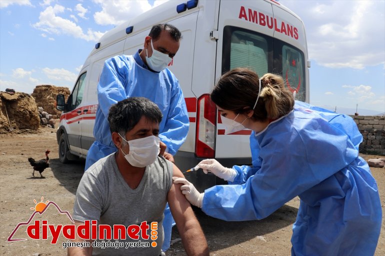 harcıyor yoğun vatandaşları çaba engelli aşılamak kırsaldaki Sağlık ekipleri için 4