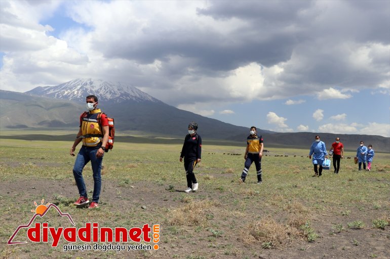 çaba kırsaldaki için engelli yoğun vatandaşları ekipleri Sağlık aşılamak harcıyor 6