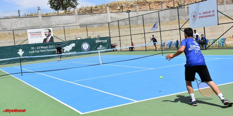 Gençlik ve Spor Bakanı Kasapoğlu, Şırnak'ta düzenlenen Cudi Cup Tenis Turnuvası'nı izledi: