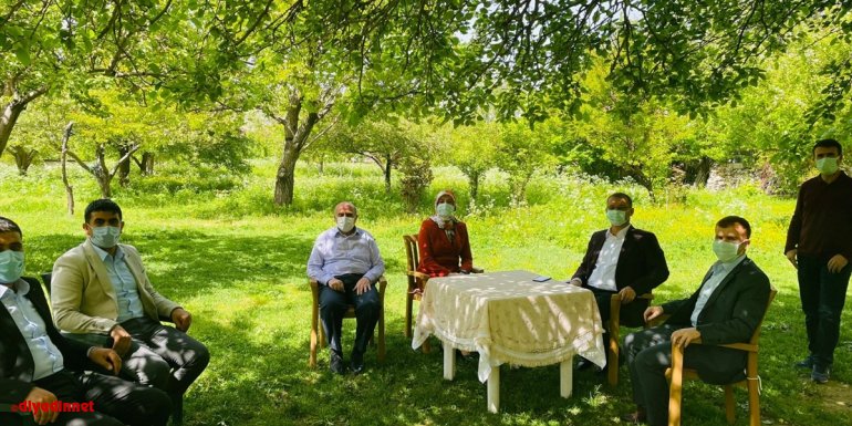 Tatvan Kaymakamı Erdemir şehit ailelerini ziyaret etti