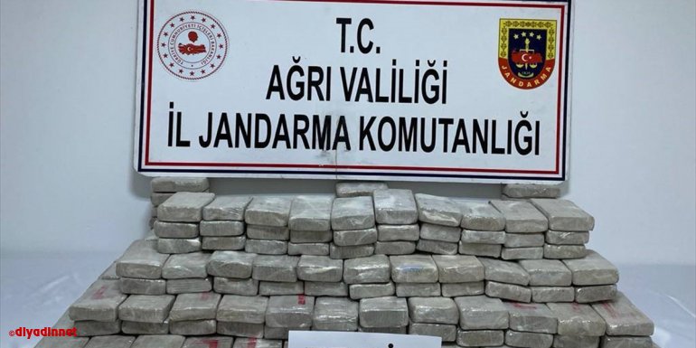 Türkiye-İran sınırında arazide 109 kilogram eroin ele geçirildi
