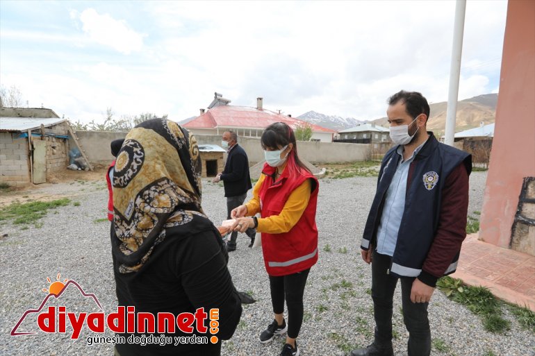 ekipleri sürdürüyor çalışmalarını - VAN Sosyal Destek Vefa Grubu Başkale