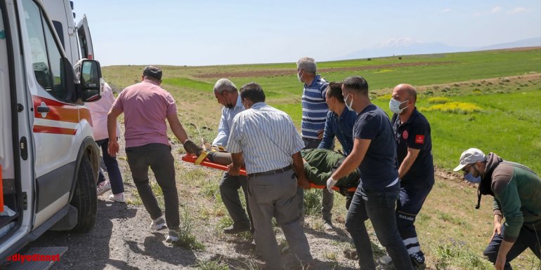 Van'da 14 kişilik minibüste 4'ü yaralı 49 düzensiz göçmen bulundu