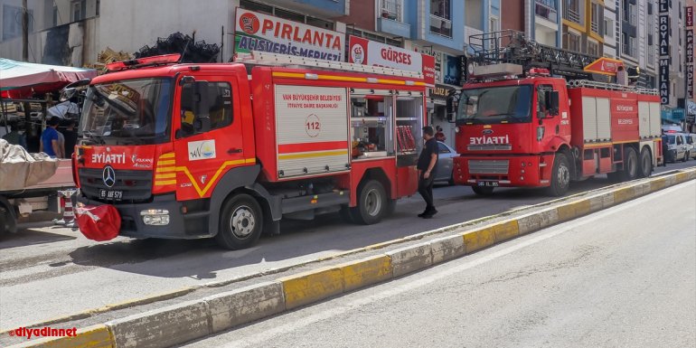 Van'da bir iş yerinde çıkan yangın hasara neden oldu