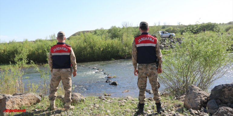 Van'da kaçak avlanan 1 ton canlı inci kefali suya bırakıldı