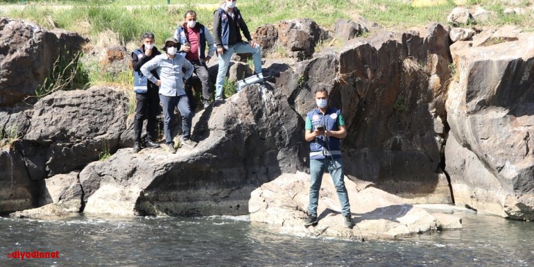 VAN - Oksijensiz kalan inci kefallerine barajdan can suyu takviyesi1