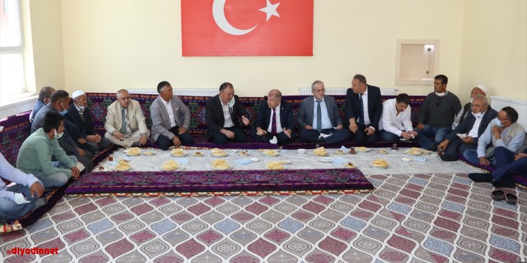 İstanbul Milletvekili Ümit Özdağ, Van'da Kırgız Türklerinin yaşadığı Ulupamir köyünü ziyaret etti